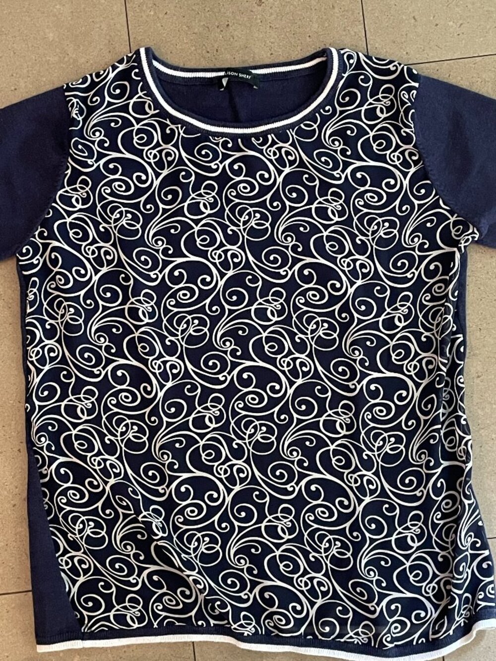 Alison Sheri Navy Blue/White Abstract Print Short Sleeve Top-XS